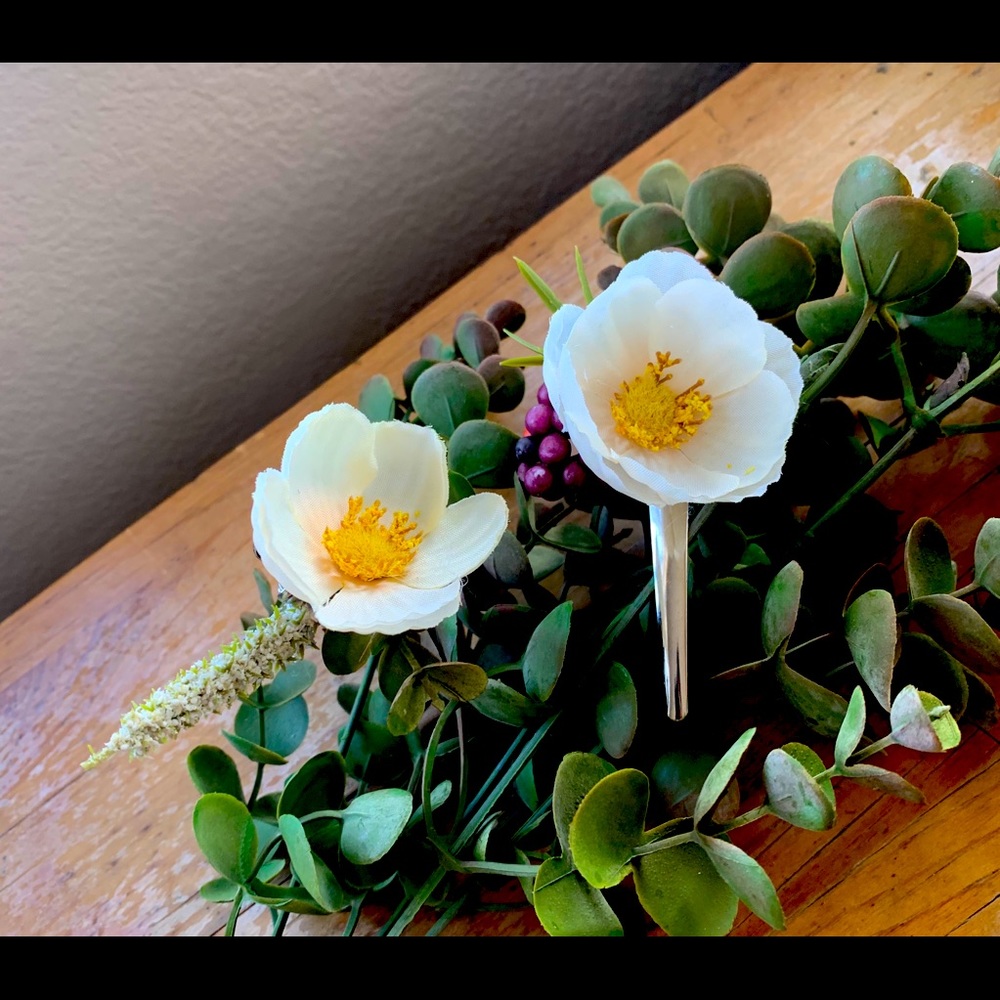 Floral hair pins